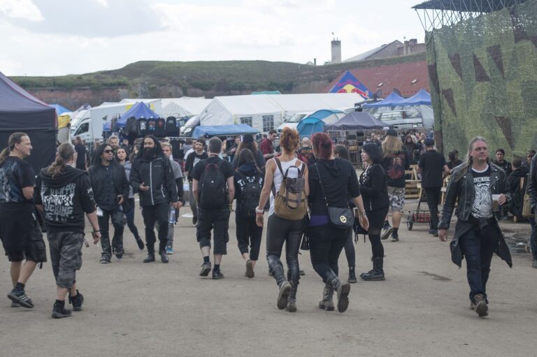 Publik på Brutal Assault vid fästningen i Josefov