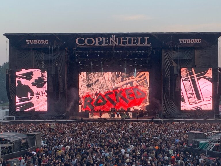 Stora scenen och publiken på Copenhell