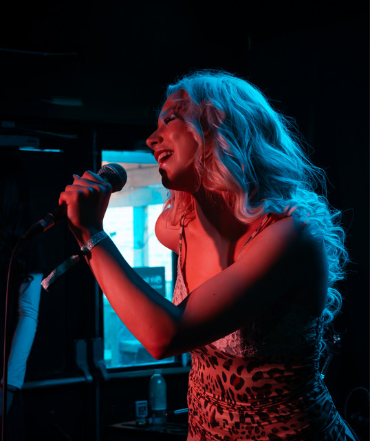 Hollie Bee